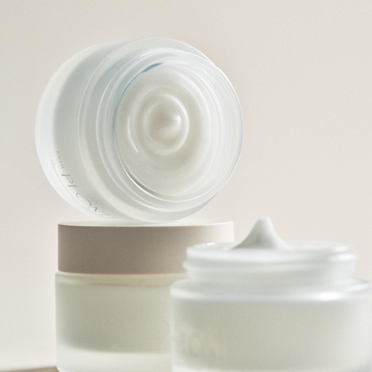 Интенсивный увлажняющий и восстанавливающий крем для лица с экстрактом хауттюйнии