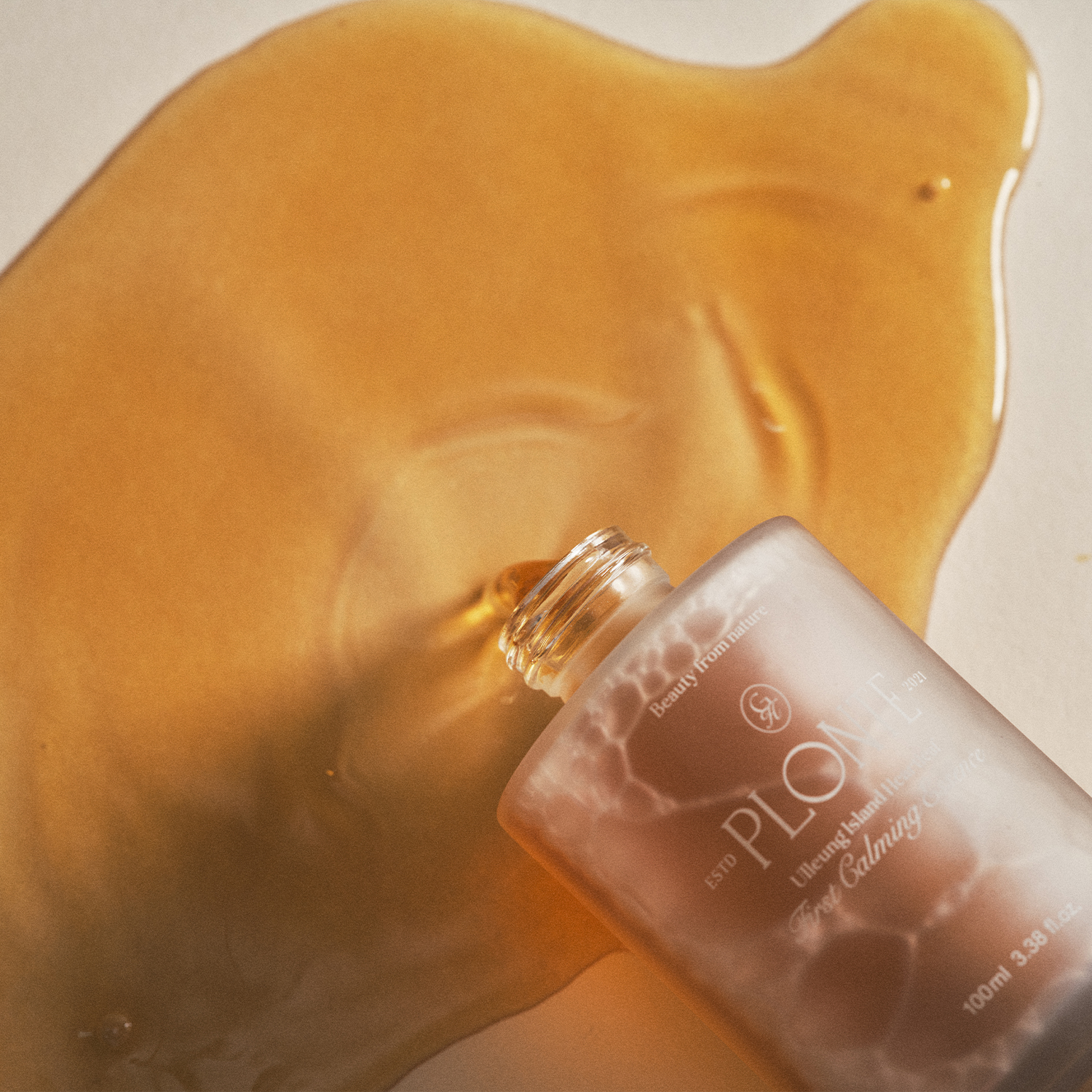 Успокаивающая эссенция для лица с экстрактом хауттюйнии Ulleung Island Heatleaf First Calming Essence 100 мл.