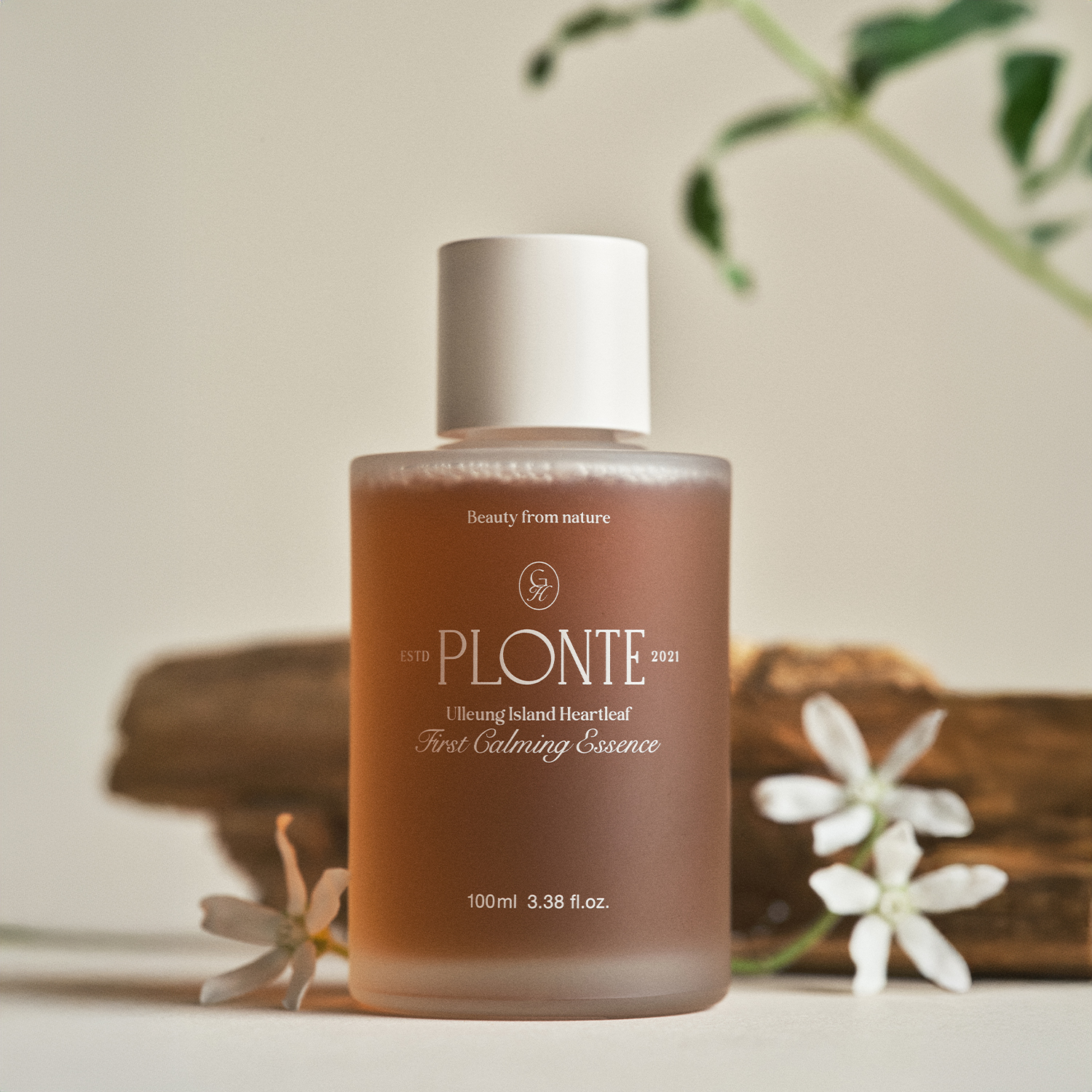 Успокаивающая эссенция для лица с экстрактом хауттюйнии Ulleung Island Heatleaf First Calming Essence 100 мл.